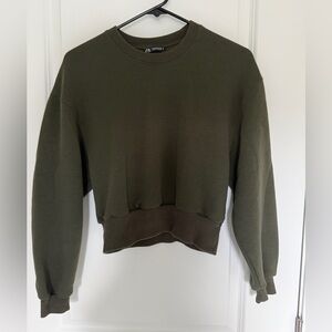 Women’s Zara Army Green Crewneck Crop Sweatshirt w/Retro Detail. Medium